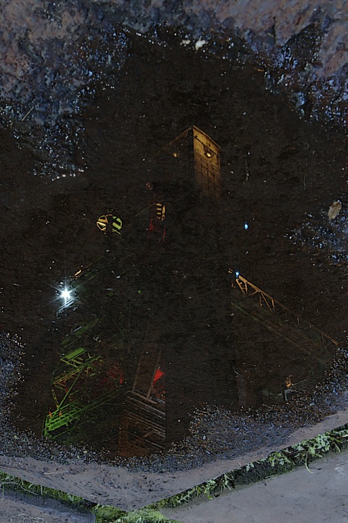 Spiegelung in Pfütze