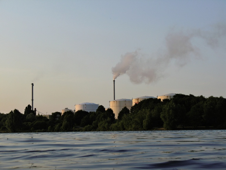 Tanklager am Üttelsheimer See