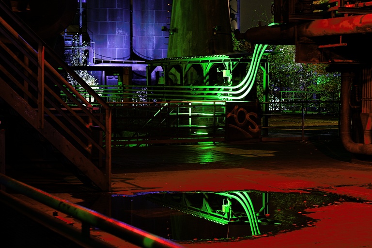 Spiegelung in Pfütze